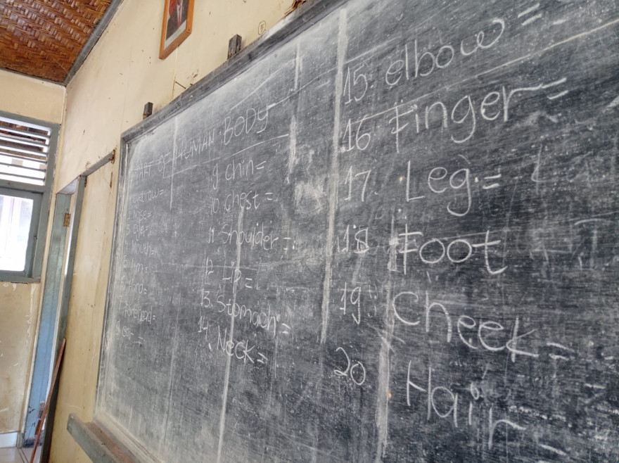 Mahasiswa KKN UNUD membantu Mengedukasi Bahasa Inggris di SDN 1 Pupuan Sawah